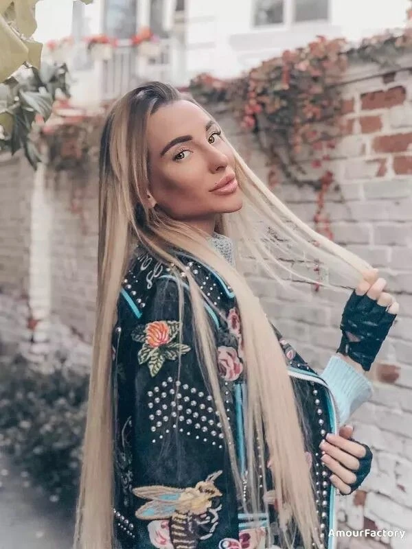 Yuliia Profile image 1