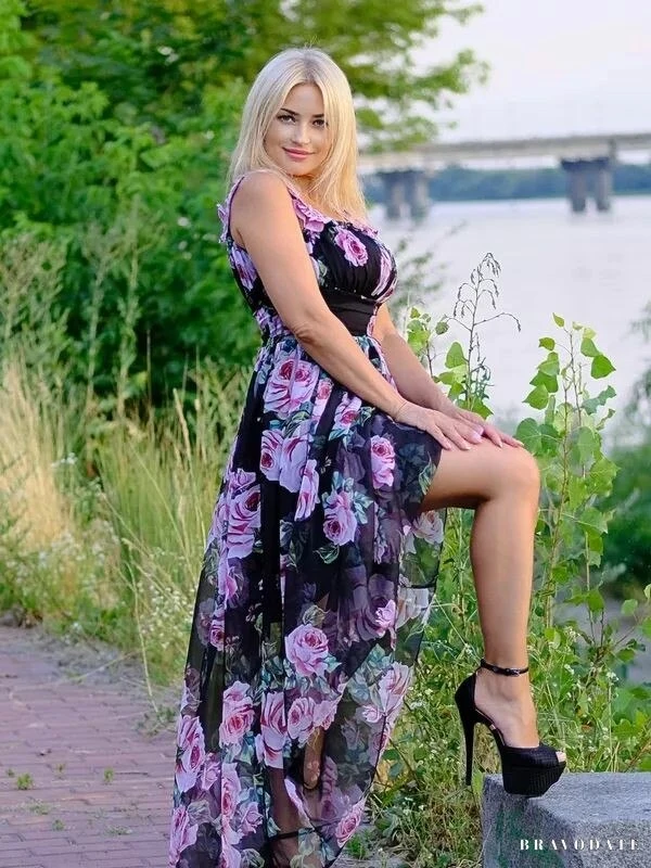 Julia Profile image 2