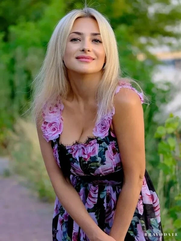 Julia Profile image 1